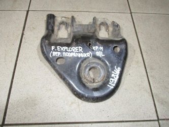 Кронштейн подрамника Ford Explorer U502