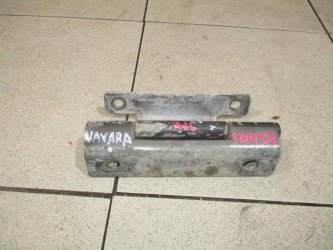 Петля двери багажника нижняя Nissan Navara D40