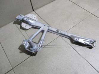 Стеклоподъемник механический задний правый Renault Symbol 1