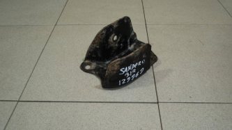 Кронштейн задней балки Renault Sandero 1 BS