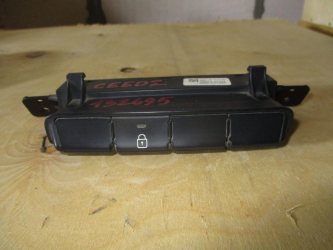 Кнопка центрального замка Kia Ceed 2 JD