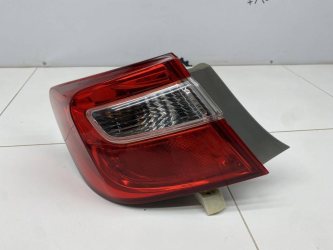 Фонарь задний наружный левый Toyota Camry XV50