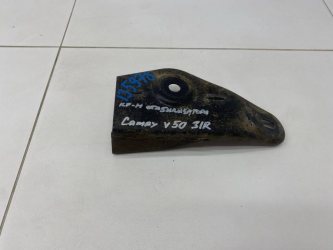 Кронштейн задней балки Toyota Camry XV50
