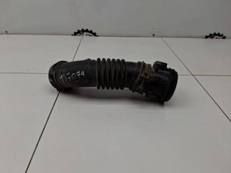 Патрубок воздушного фильтра Toyota Corolla E150