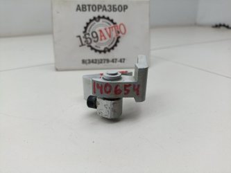 Петля двери Volkswagen Polo 5