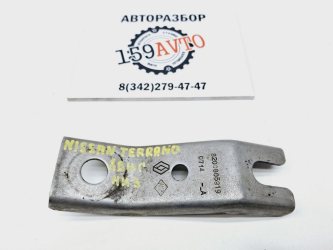 Кронштейн опоры КПП Nissan Terrano D10