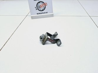 Петля двери багажника Nissan Terrano D10