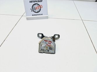 Петля двери Nissan Terrano D10