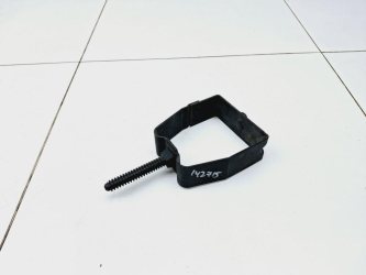 Болт крепления запасного колеса Opel Corsa D