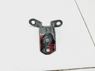 Петля двери передней левой нижняя Nissan Juke F15