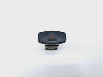 Кнопка аварийной сигнализации Renault Duster 1