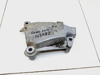 Кронштейн двигателя правый Peugeot 207