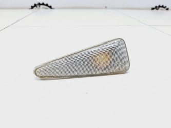 Повторитель на крыло левый Renault Sandero 1 BS