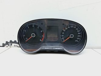 Панель приборов Volkswagen Polo 5