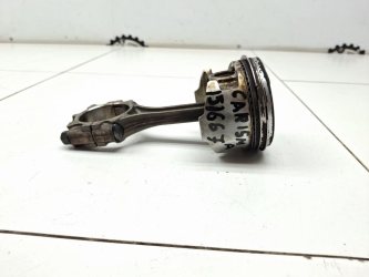 Поршень с шатуном Mitsubishi Carisma DA