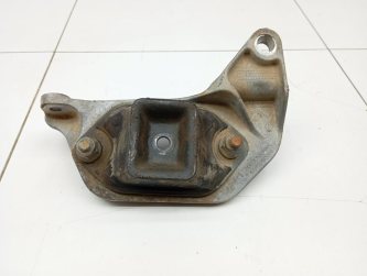Кронштейн опоры КПП Renault Duster 1