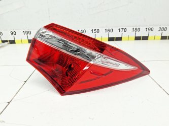 Фонарь задний наружный правый Toyota Corolla E180